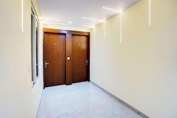 radha vrindavan inn near prem mandir