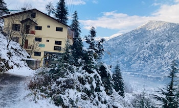 snow crest residency manali with view