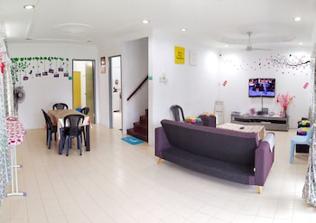 H Homestay - Semi D 1000Mbps (1Gbps) Wifi, Astro & Private Parking