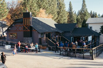 Summit View Inn,,3 star
