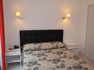Hotel Beauquartier Montmartre.,67 Boulevard De Clichy,3 star