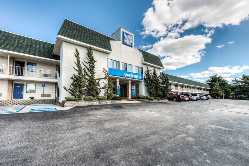 Motel 6 Niantic, Ct - New London,Near Cedar Ridge Golf Course,2 star