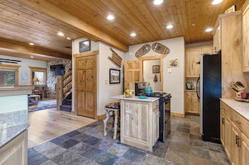 Timber Wolf Lodge 2 Bedrooms Twl-12C By Kbm,3964 North Timber Wolf Lane,4 star