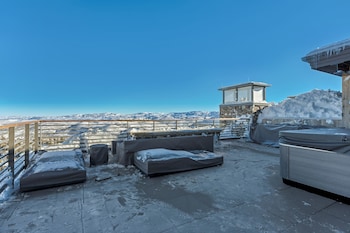 Two Bedroom Penthouse 2 Apartment Hotel By Redawning,6702 Stein Circle,3 star