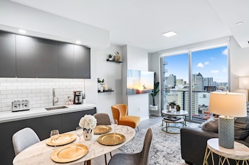 modern high rise condo with pool gym in central dt miami