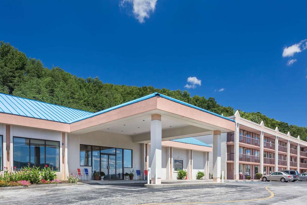 howard johnson hotel and conference center by wyndham salem