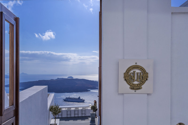 Cosmopolitan Suites,Megalochori>>Fira,4 star