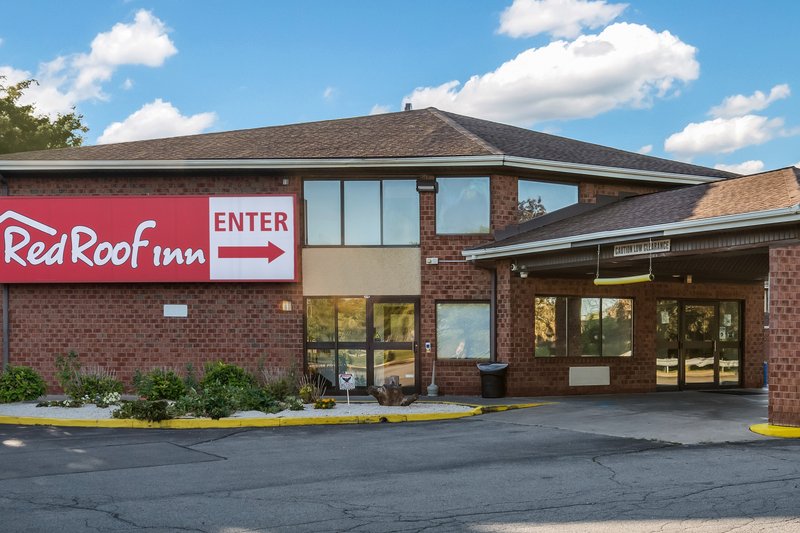 red roof inn rochester airport