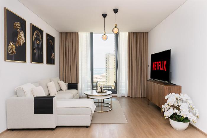 new apt in dubai marina with balcony