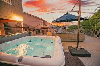 Luxury On Lake Lbj With Hot Tub Firepit & Boat Slip,307 Lucy Lane,4 star