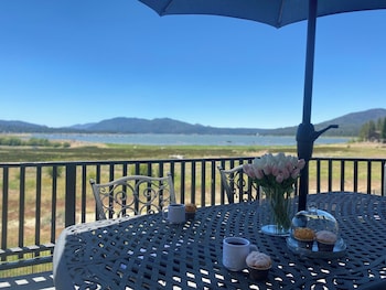 Grand Lakefront Escape,188 Eagle Dr,2 star