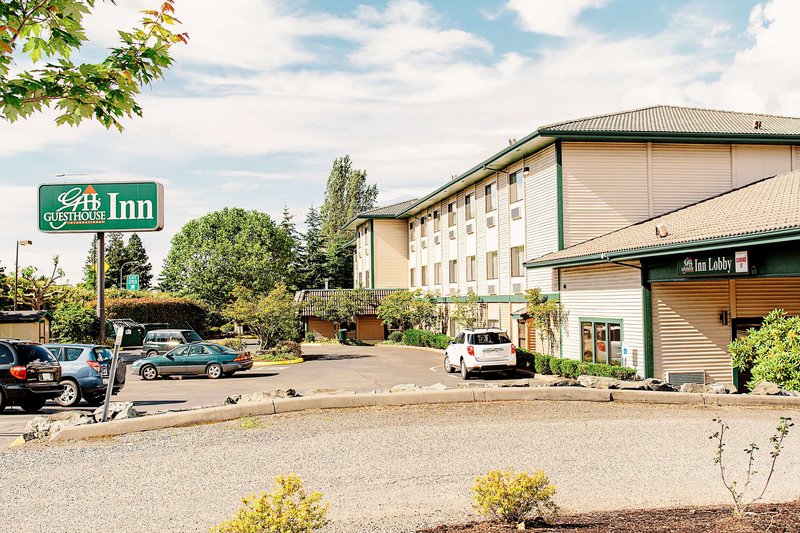 lavissh inn and suites