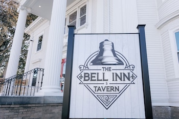 The Bell Inn,2 Washington St,5 star