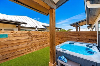 ethels digs with hot tub