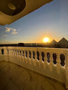 heaven pyramids view apartment