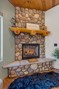 spacious a frame pines cabin 12 beds loft game room