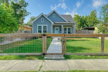 centrally located stunning 3br 2ba near downtown