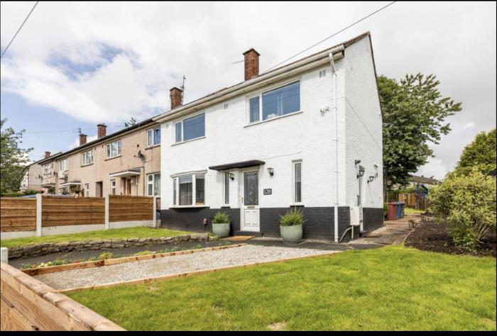 Come & Unwind In Charming 5 Bed House In Blackburn,,4 star
