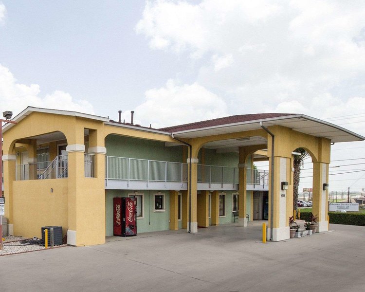 Econo Lodge Inn & Suites Downtown Northeast,San Antonio>>Fort Sam Houston,2 star