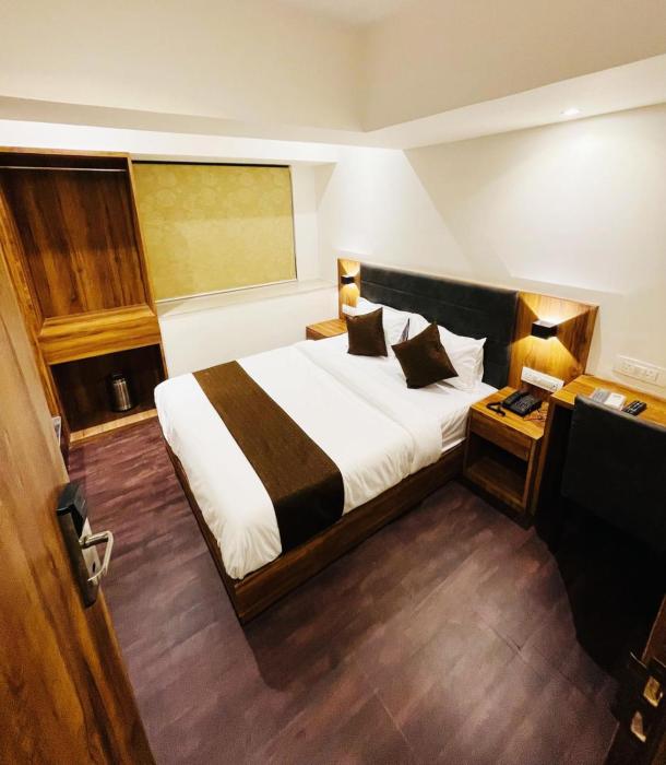 Hotel Hilton Suites,,2 star