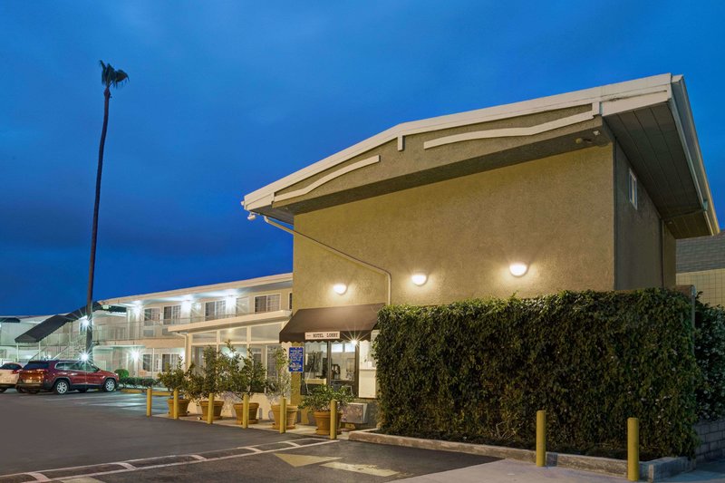 super 8 by wyndham los angeles culver city area