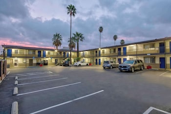 studio 6 suites san bernardino ca