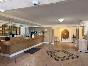 Townhouse Garden Inn & Suites San Antonio I 35,6410 N Interstate 35, Building 1,3 star