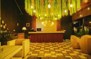 Hillarious Manali,,3 star