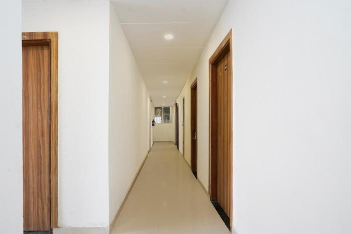 Hotel O Noida Sky Suites Sector 44 Near Botanical Metro,,3 star