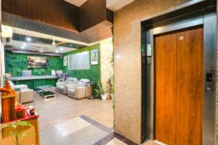 hotel the gross infinity near delhi airport