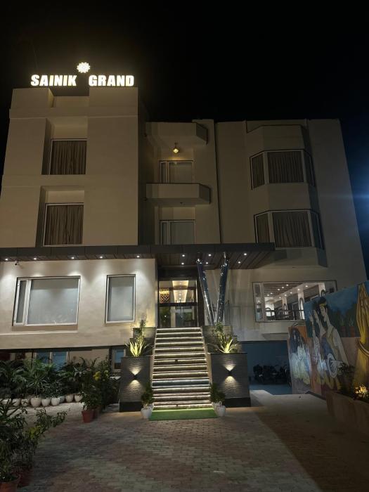 Hotel Sainik Grand,,3 star
