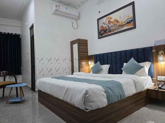 Hotel The Sky Blue & Cafe,,2 star