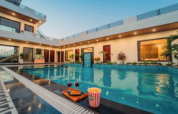 Weekend Wala Ghar,,3 star