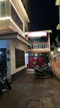 Hotel Cosy Home,,3 star