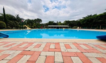 Golden Farms Resorts,,2 star