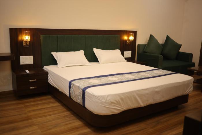 Chetak Palace,,3 star