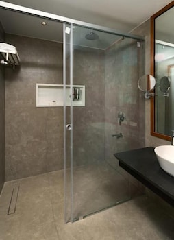 Golden Castle,,3 star