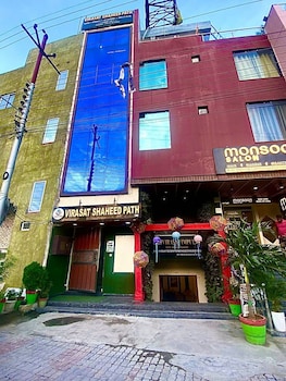 Virasat Vistar Gateway,,3 star