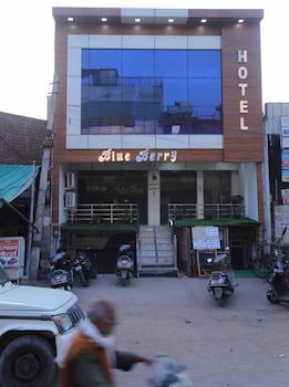 hotel blue berry agra