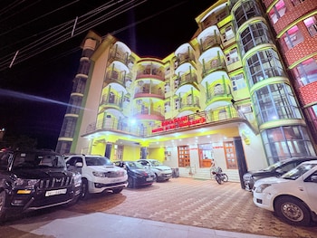 Binapani Hotel & Restaurant Tarapith,,2 star