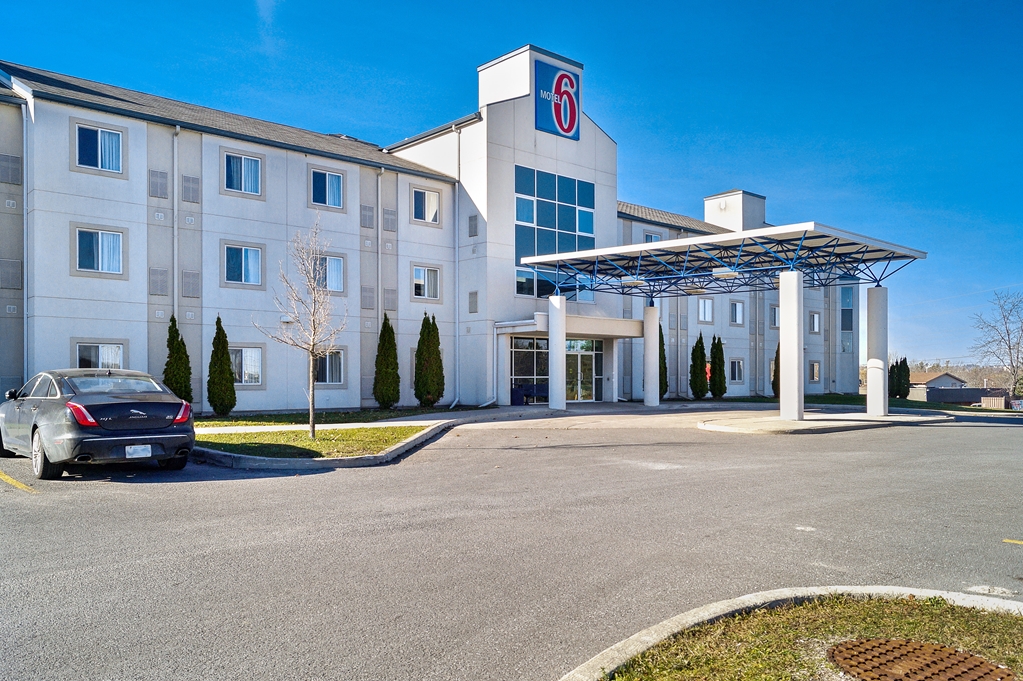 motel 6 peterborough on