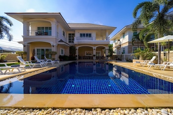 luxurious 5 bed private pool villa pv5