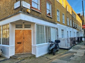 soho luxury 1 bedroom apartment by concept apartments