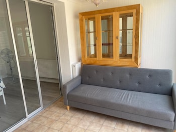 Rahal Edgware,,2 star