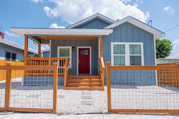 heaven sent convenient 4br 3ba near downtown