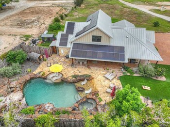 West End Lodge Resort Style Pool!,2037 W Us Hwy 290,3 star