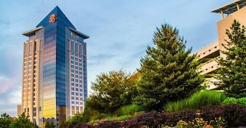 The Tower At Turning Stone Resort Casino,5218 Patrick Road,4 star
