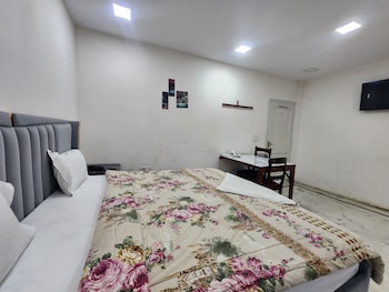 The New Moon,,3 star