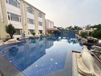 hotel golden palace puri