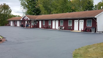 Sunshine Inn,2624 New York 40,2 star